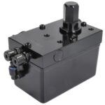 TEQ-03.220 Pompa/siłownik odchylania kabiny kierowcy AKUSAN