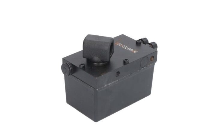 Teq-03. 069 pompa/siłownik odchylania kabiny kierowcy akusan - obrazek 2